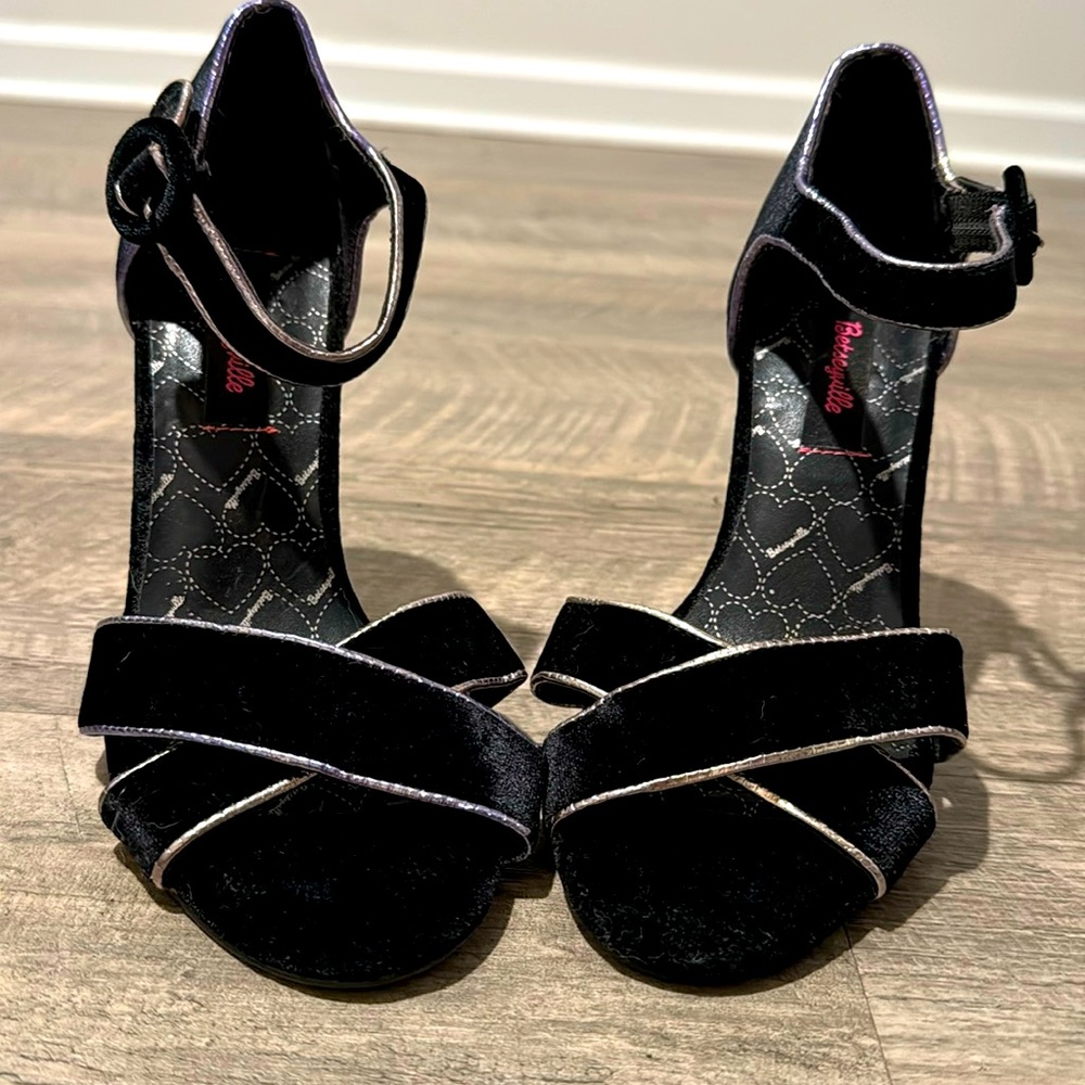 NWOB Betseyville Velvet Gold Stud Block Heels